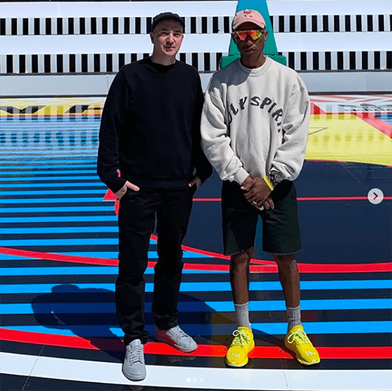 Kaws 別名 Brian Donnelly 和 Pharell Williams。 ?Kaws 通過 Instagram